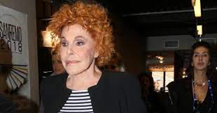 Esplora tutte le pubblicazioni di ornella vanoni su discogs. Festival Di Sanremo 2020 Ornella Vanoni Intorno Al Palco Tante Candele Di Gwyneth Paltrow Al Profumo Di Vagina Invece Dei Fiori Il Fatto Quotidiano