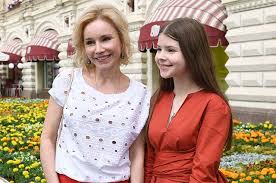 Зудина едва не разрыдалась после вопросов о табакове. Marina Zudina Samym Slozhnym Bylo Igrat Nemuyu Amerikanku Persona Kultura Argumenty I Fakty