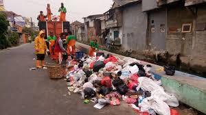 Permasalahan sampah di indonesia bukan sekadar permasalahan 'kesadaran masyarakat' saja, tetapi sudah sistemik. Minimnya Tempat Pembuangan Warga Warakas Buang Sampah Di Tepi Jalan Tribunnews Com Mobile