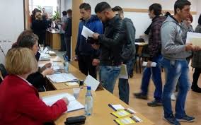 Am mers și la liceul teoretic „nikolai gogol, acolo unde au susținut, astăzi, examenul absolvenții. AbsolvenÈ›ii De Liceu Pot Primi IndemnizaÈ›ie De È™omaj Psnews MehedinÈ›i