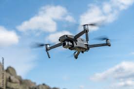 Dron volando foto de Stock | Adobe Stock