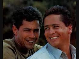 Você não pensa no que fala e acaba sempre machucando quem te dá amor insiste em me olhar de cima eu sinto que não tem. Eujuro Leandroeleonardo Leandro E Leonardo Cantores Musicas Sertanejas