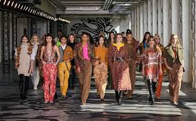 Moda invierno 2021 para mujer. Macrotendencia Para Otono Invierno 2021 La Globalizacion Integrada