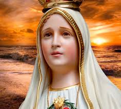 María Santísima nos socorre en medio de las intemperies espirituales que  todos padecemos a lo largo de nuestro peregrinar hacia el cielo. Tormentas  de las luchas frente a las tentaciones, al pecado,