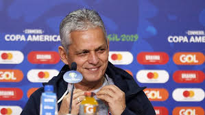 Reinaldo rueda es presentado oficialmente en la selección colombia. Reinaldo Rueda Cautiva A Todos En Una Charla A Los Tecnicos De La Masia