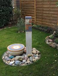 Formschöne edelstahlsäulen und praktische helfer setzen gestalterische highlights in einem durchgängigen konzept. Keramik Wassersaulen Fur Den Garten Topferei Bosl Keramik Garten Garten Ideen