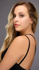 Had an amazing time creating stunning images with Sammi at a fantastic new  studio I discovered nearby. The studio host was incredible! And once she  makes the studio live will definitely tag