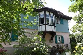 Hemmenhofen ist ein dorf auf der südseite der halbinsel höri am untersee, der teil des bodensees ist. Das Mia Und Hermann Hesse Haus In Gaienhofen Am Bodensee Kulturexpresso De