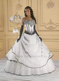 Diese schwarzen und dunklen hochzeitskleider sind modern und originell. Gunstiges Brautkleid Ballkleid Weiss Schwarz Www Modekarusell Eu Brautkleid Gunstig Hochzeitskleid Hochzeitskleid Schwarz Weiss