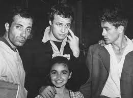 Niedługo po swojej śmierci stał się ikoną popkultury (początkowo w stanach zjednoczonych, później także w innych krajach), jak również światowego kina oraz nonkonformistycznej postawy życiowej. Pin On J R