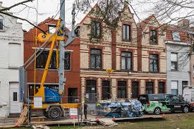 In het gloednieuwe programma 'huis gemaakt' geeft vtm jonge koppels die willen verbouwen de kans om hun eigen huis te winnen. Huisgemaakt Unilin Insulation