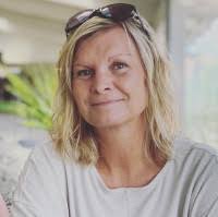 40+ "Sarah Fast" profiles