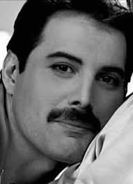 Look into my eyes. I've got you mesmerized... Happy Wednesday everybody❣️