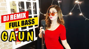 Terpuruk Aku Di Dalam Lembah Cinta Gaun Merah Evis Renata Cover Li Di 2020 Penyanyi Lagu Lirik Lagu
