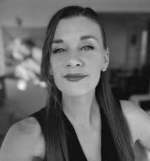 Much needed update of my face, thank you to @cmrphotographynew 🙌 getting  ready for exciting things happening in the new year 🎆 #headshot #singer  #singerdancer #vocalist #gig #livesinger #livemusic #weddingsinger  #productionvocalist