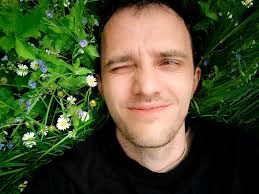 We made some updates to the music during Porcelain Protector Ezreal's  dance! Collaborating with artist 周杰倫 Jay Chou, we added a lovely Erhu theme  to the snippet of the song "Blue and