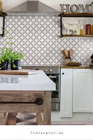 Ceramic and porcelain interior design solutions for indoors, outdoors, bathrooms and kitchens. Fliese Patchwork Dekor Zementoptik Weiss Grau 20x20cm Contrasti Tappeto 3 Ragno By Marazzi Fliesenspiegel Fliesen Haus Kuchen