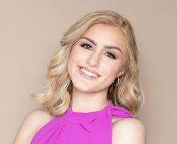 Julia Kasper's Instagram, Twitter & Facebook