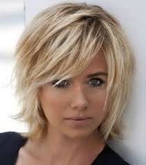 Bob's layering can either increase or decrease the volume of your hair and give you a modern chic look. Short Choppy Layered Bob With Fringe Jelitaf