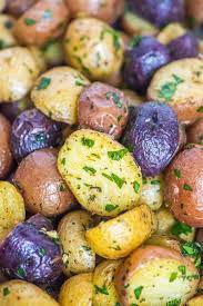 Roasted Baby Potatoes With Garlic And Parlsey In 2020 Roasted Baby Potatoes Roasted Small Potatoes Baby Potatoes