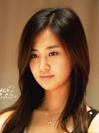 The waves at the tips give off a very natural look and add volume to the hair. Round Face Korean Medium Hairstyle Novocom Top