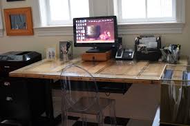 Diy crafts, diy projects, diy decorations, diy furniture plans, painting and polish ideas, diy gifts, diy headboard, diy home decor, diy wedding plans.diy if you have an old door which you are thinking to change in your home, do not throw it away, it can be really useful to create another furniture object. From Door To Diy Desk Nourish And Nestle