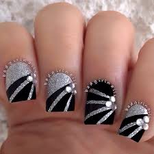 Attractive Classy Black And White Cover Photos For Facebook Badgirlnails S Photo On Instagram Silver Nails Silver Nail Art Nail Designs