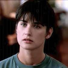 Der soundtrack ist vielen sofort wieder im ohr, für alle. Demi Moore 1990 Ghost Demi Moore Hair Demi Moore Short Hair Demi Moore