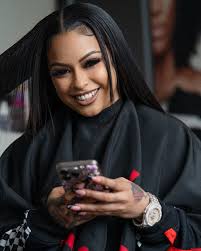 Long I'm with you when you're Right, but you out of line for this! Nothing  other than butter, salt and pepper goes in grits‼️‼️