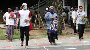 Sholat 5 waktu hukumnya wajib bagi muslim, dilakukan secara sendiri maupun berjamaah. Bacaan Niat Sholat Dzuhur Sendiri Dan Berjamaah Beserta Tata Cara Lengkap Bagian 1