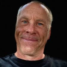 David Enderle's Instagram, Twitter & Facebook