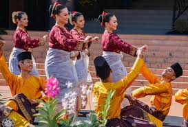 Tarian mak yong merupakan sejenis tarian melayu tradisional. Carian Mengenai Topik Tarian Tradisional Astro Awani