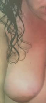 Vacca tettona di busto Arsizio si fa fotografare con te dal marito - Gabbia  - La Comunità BDSM