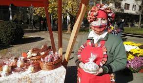 Pivovarna mister je mala butična pivovarna, ki vari specialna ale piva. Foto Baba Mrazica Je Sad GospoÄ'a Jesen Novembarski Bazar U Kikindi Okupio Zanatlije Tocilo Se Pivo Od Ludaje Informer