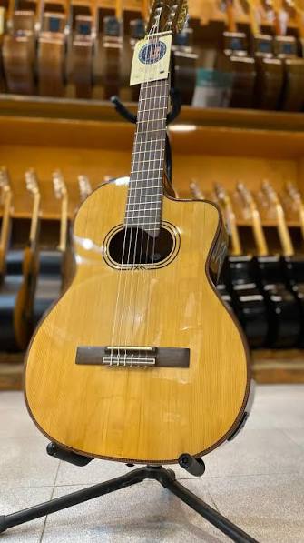 GUITARRA ROMANTICA Z-3 - ZURDA - FISHMAN PRESYS PLUS - CORTE y BOCA OVALADA