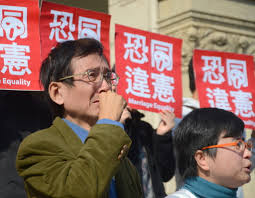 祁家威，同志平權運動者，也是同性婚姻釋憲案的聲請人。 早在 1986 年時，便無懼面對台灣社會的保守壓力，於台北召開國際記者會公開出櫃，成為 台灣史上首位公開出櫃的男同志 。 ç­åå©29å¹´ç¥å®¶å¨äºæéæ² è¦åç¶²