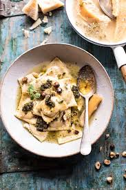 Butternut Ravioli In Garlic Parmesan Broth And Hazelnut Pesto Recette Recette Pate Maison Recettes De Cuisine Bien Manger