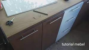 Pembuatan kitchen set yang minimalis hanya menggunakan harga material yang lebih murah namun kualitas dari material tersebut tentu tidak kalah jauh dengan kitchen set dengan brand terkenal yang berharga sangat mahal. Cara Memasang Handle Kitchen Set Minimalis Youtube