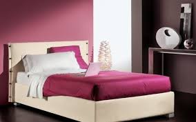 Letto 1piazza e mezza e rete contenitore, letto una piazza e mezza provenzale con cornice superiore della testata sagomata ed incisa. Letto Una Piazza E Mezza Con Contenitore E Testata Imbottita Testiere Imbottite Camerette Letto Una Piazza