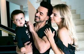 Her younger brother rocco rodriguez lópez was born in. Luis Fonsi And Agueda Lopez Hola Magazine Pictorial United States February 2018 Famousfix