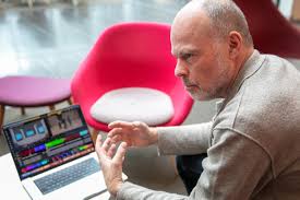 Karsten er producer på Melodi Grand Prix: 'Vi håber, vi kan få det til at  se storslået ud'