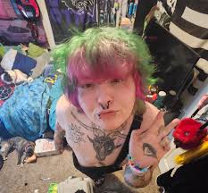 Yesterday I actually drew my own picture. It's been a while since I did  that, I've been coloring digi stamps so much that I felt like I didn't have  any good ideas