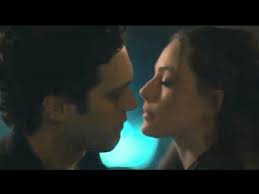 Landon Mata a Hope para que regrese a la vida y se despiden con un Beso (  Legacies T4/ E17: Latino )