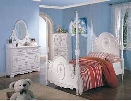 Texture is the key to achieving a trendy boho look in your teen's bedroom. Princess Bedroom Set Sophie White With Poster By Coaster