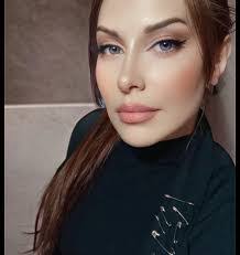 Mariana Giles's Instagram, Twitter & Facebook