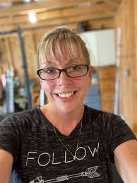 Thumbs up if you'd like to sweat all over your phone screen 😐👀