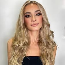 Carolyn Florio's Instagram, Twitter & Facebook