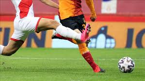 Dakikada sol kanatta topla buluşan nagatomo'nun ceza sahası içine doğru açtığı ortada gomis'in yaptığı vuruşta meşin yuvarlak. Dxoa4cujfwtsdm