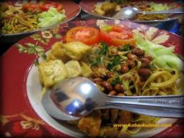 Bahkan tidak terhitung jumlahnya, seperti resep nasi goreng sosis pedas, resep nama nama resep nasi goreng tersebut biasanya berhubungan dengan bahan tambahannya, sehingga bundapun bisa membuat menu nasi. Resep Tahu Acar Makanan Tradisional Khas Solo Kabarkuliner Com