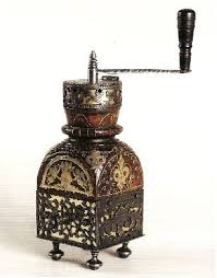 Moulin A Cafe Et A Epices Noyer Fer Et Laiton Xviiie Siecle Kaffeemuhle Kaffeemuhlen Vintage Kaffee